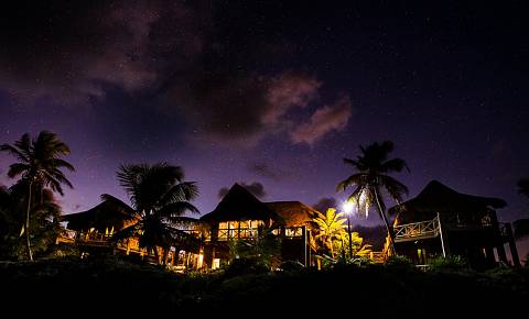 Observación de estrellas con vino espumoso Sian Ka'an Village